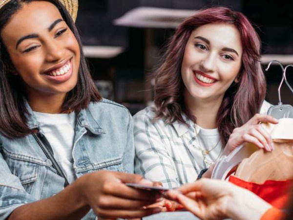 Решения на CUSTOM в търговията на&nbsp;дребно