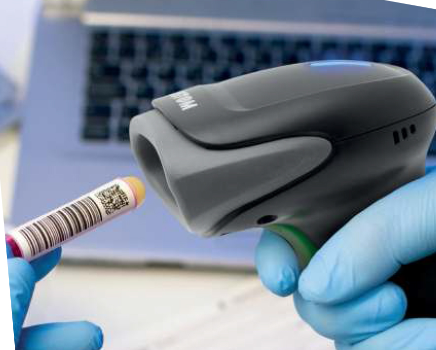 Баркод скенер с баркод етикет на проба в лаборатория