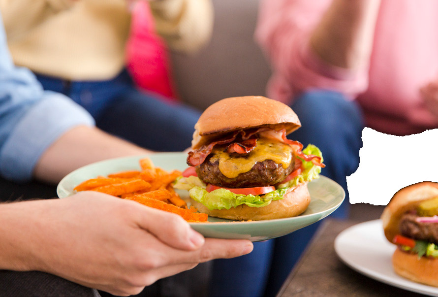 Чиния с бургер и картофки