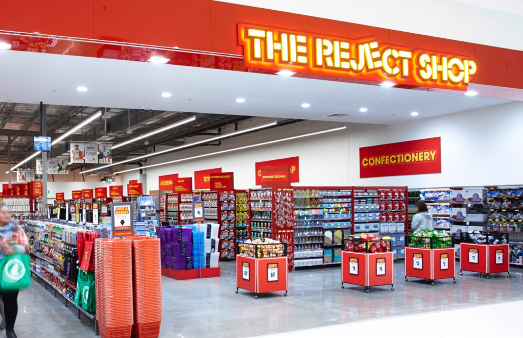 The Reject Shop лого и вход на магазина