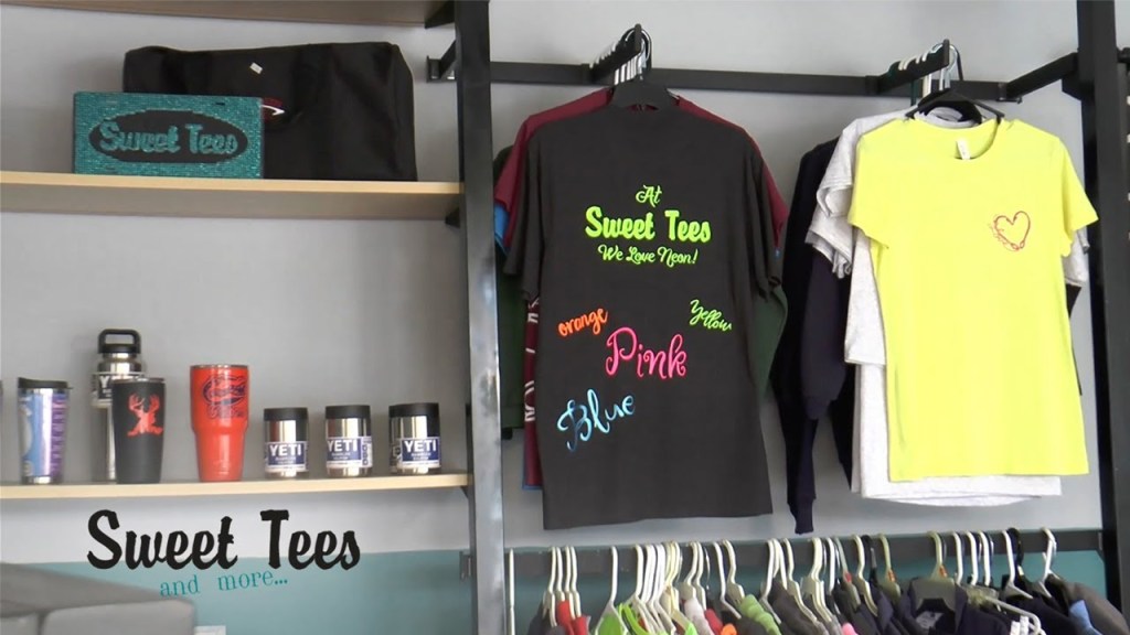 Sweet Tees & more са доставчици на печатни услуги, които се възползват от предимствата на термотрансферния печат с принтер OKI