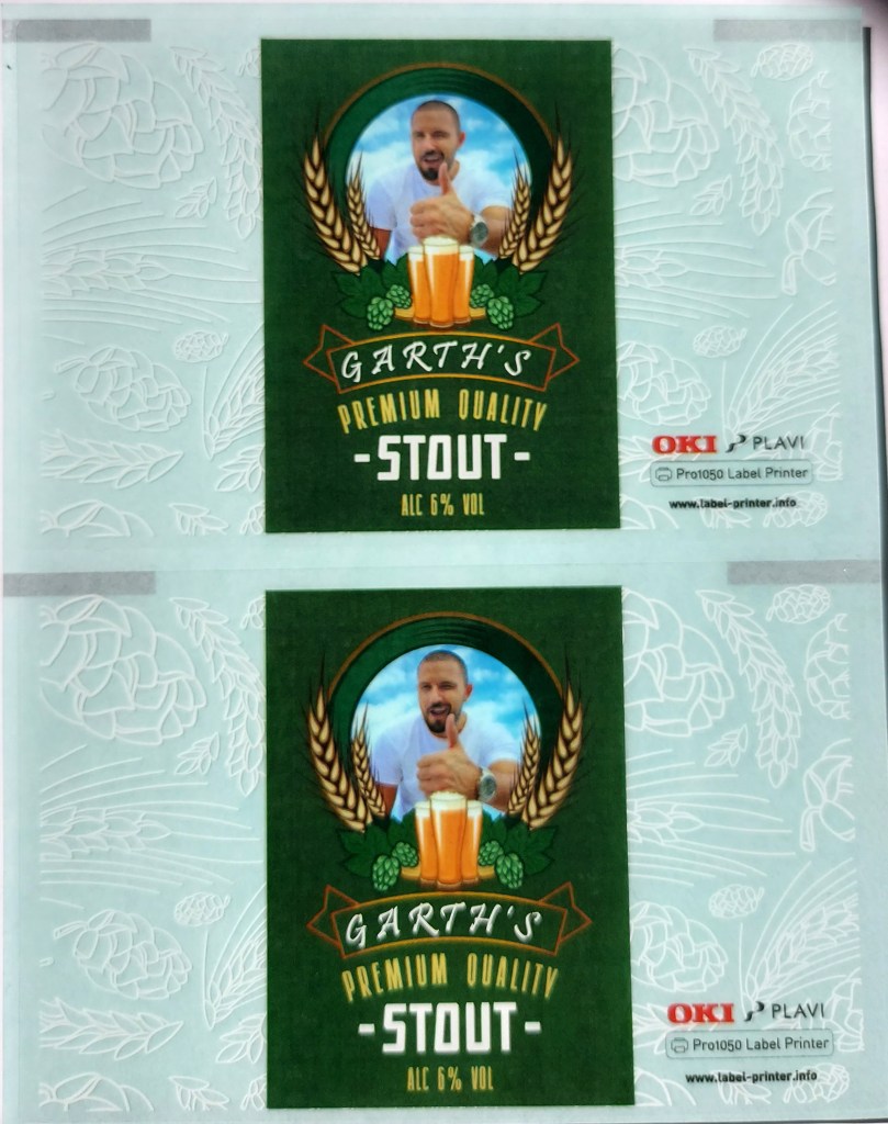 Прозрачен етикет с бели и цветни елементи, предназначен за бира