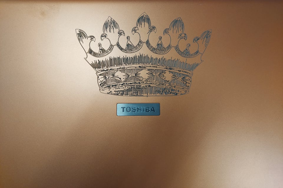 Гравюра върху капак на лаптоп