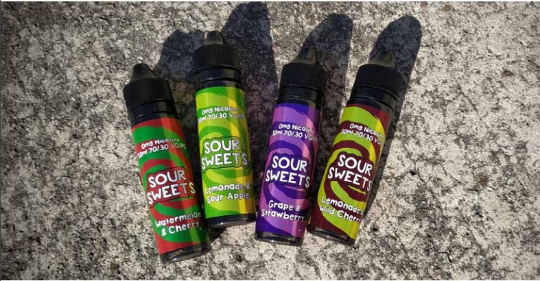 Етикет на Vape върху медия с метализиран ефект с бели и цветни елементи