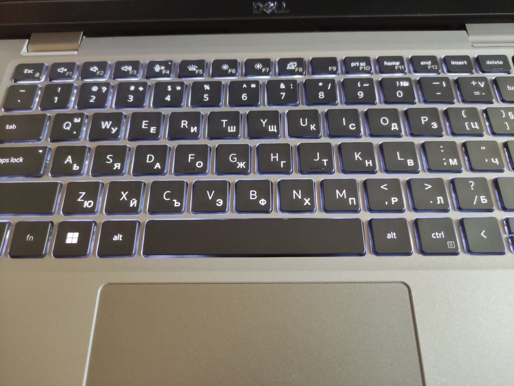 Лазерно гравиране на клавиатура на лаптоп DELL