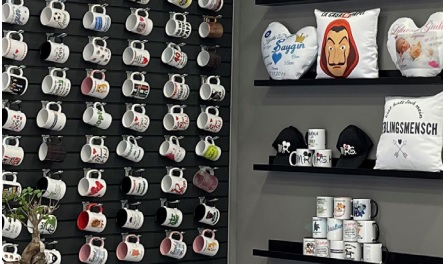 Персонализирани дизайни на продукти, отпечатани с OKI Pro 8432WT