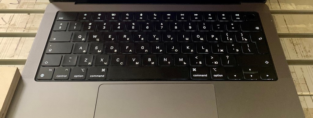 Гравиране на стандартна клавиатура на MacBook