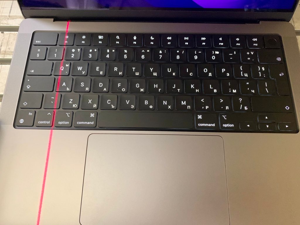 Гравиране на стандартна клавиатура на MacBook