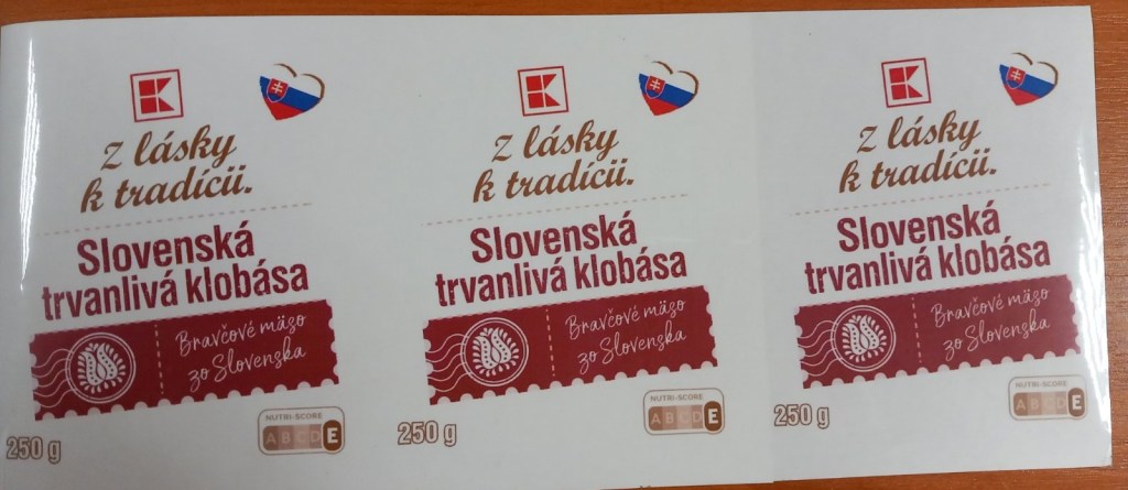 Прозрачен етикет с цветни елементи, предназначен за колбаси