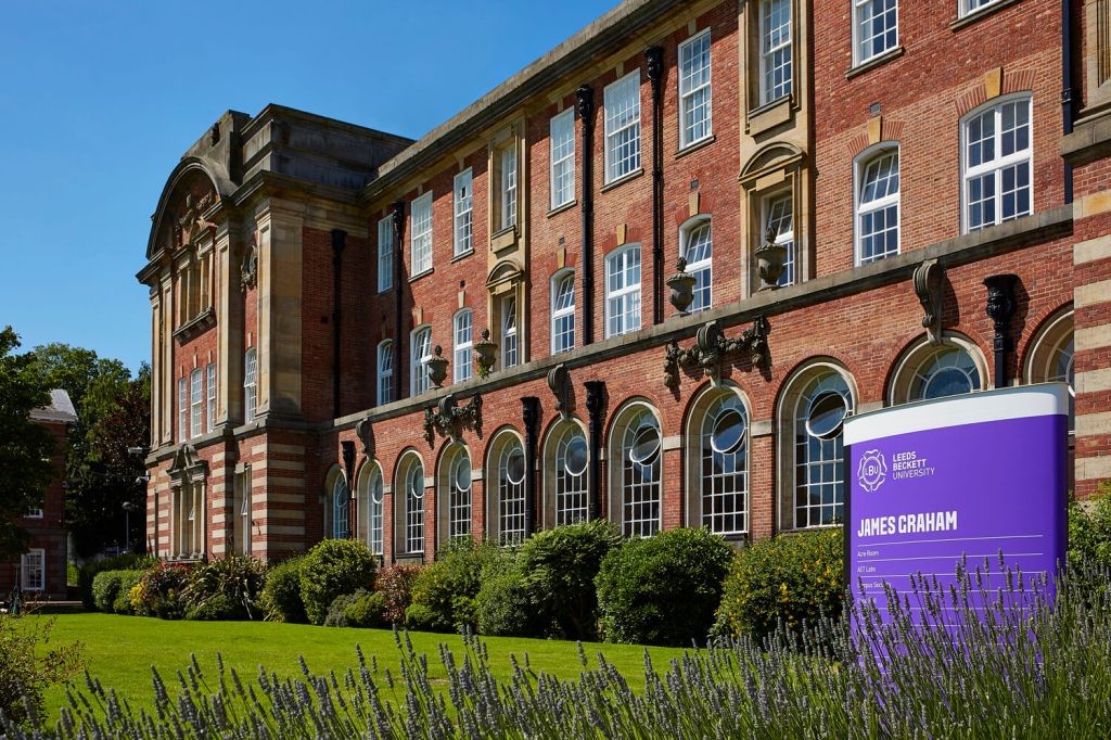 Как факултета по архитектура и дизайн в университета ,,Leeds Beckett’’ преодолява креативните граници със серията Pro9000 на OKI